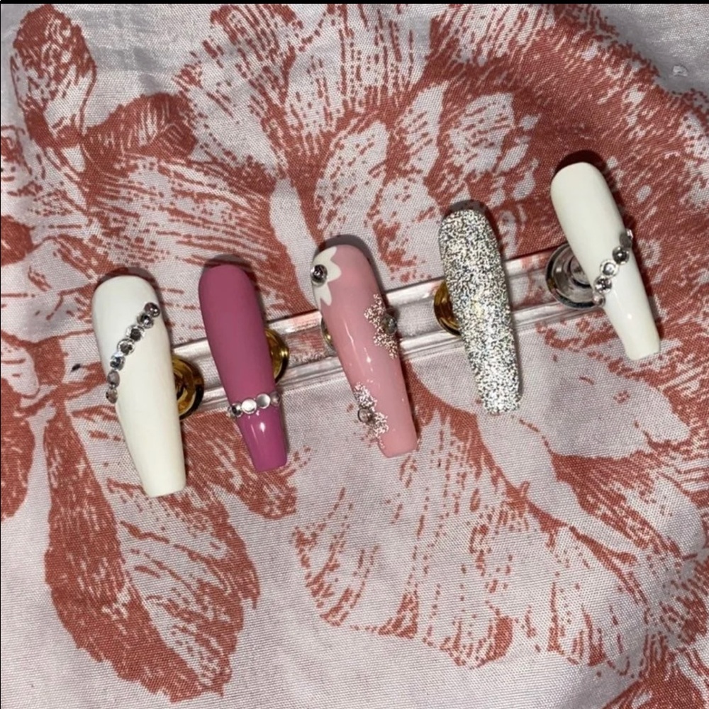 Press On Nails ! " GIRLY "